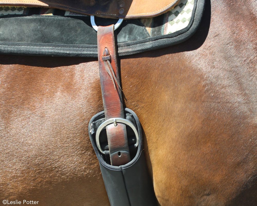 HOW TO CINCH A LEATHER LATIGO - Natural Horseman Saddles